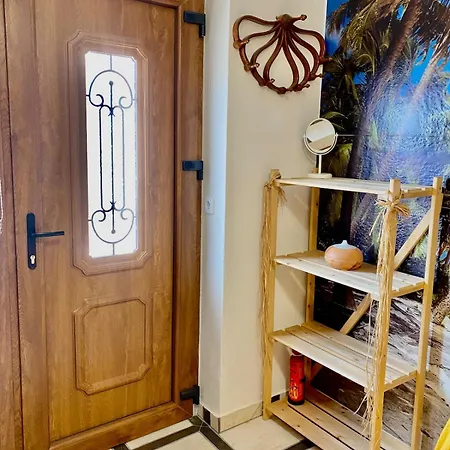 Krystallia Backyard House Lägenhet *